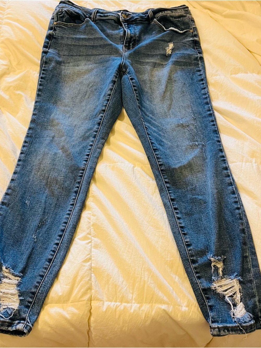KanCan Distressed Ankle Cropped Jeans in Blue